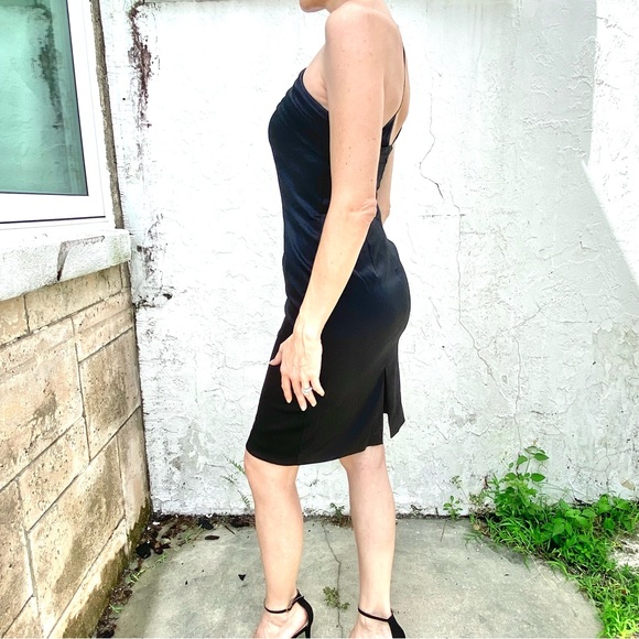 Cache Body Con Flattering Black Pink One Shoulder Bow Dress with Back Slit! - Picture 2 of 9